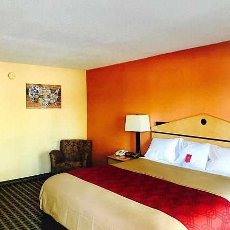 Milan Inn & Suites Bagian luar foto