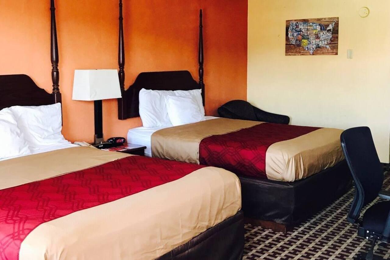 Milan Inn & Suites Bagian luar foto