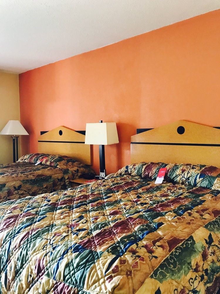 Milan Inn & Suites Bagian luar foto