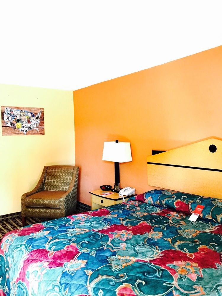 Milan Inn & Suites Bagian luar foto