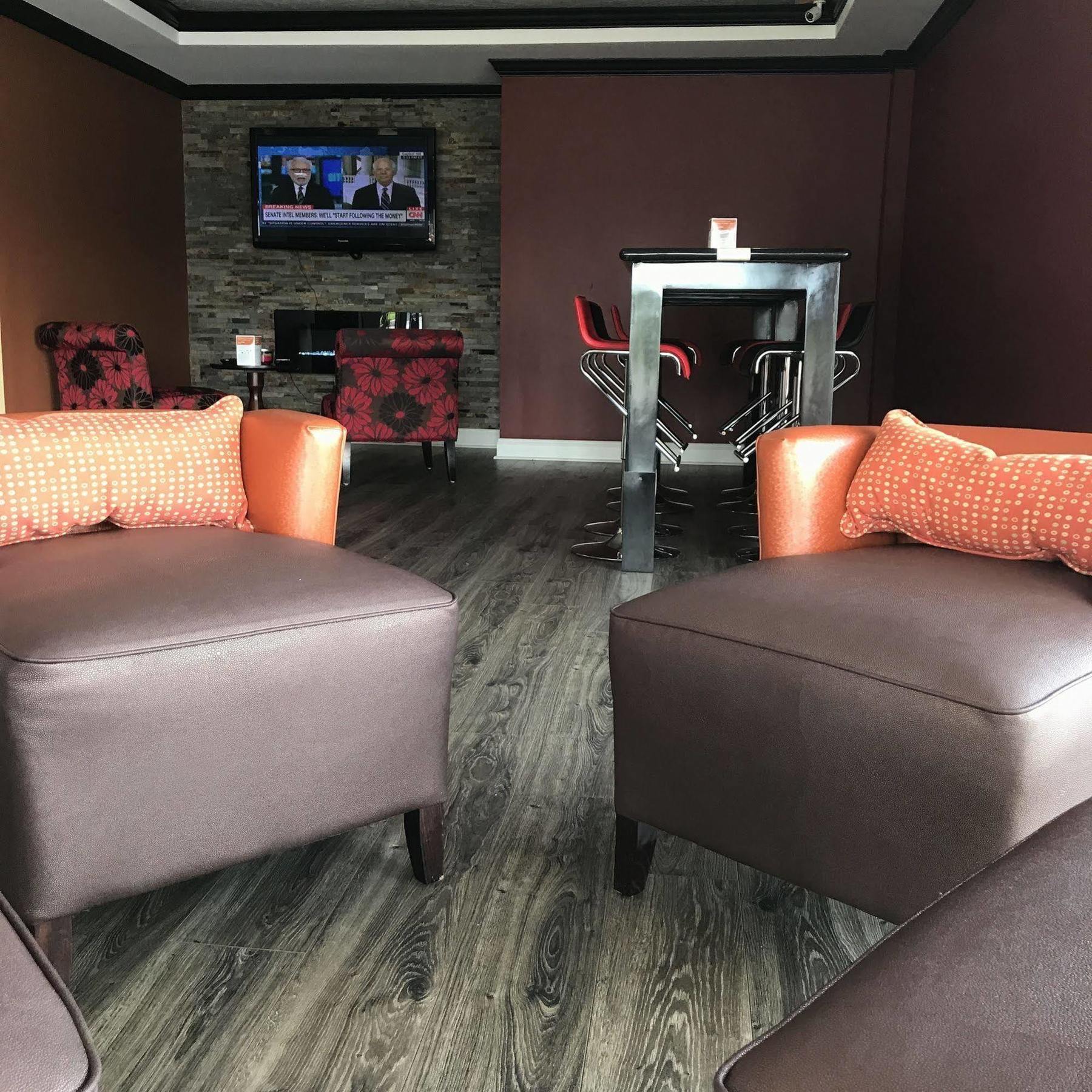 Milan Inn & Suites Bagian luar foto