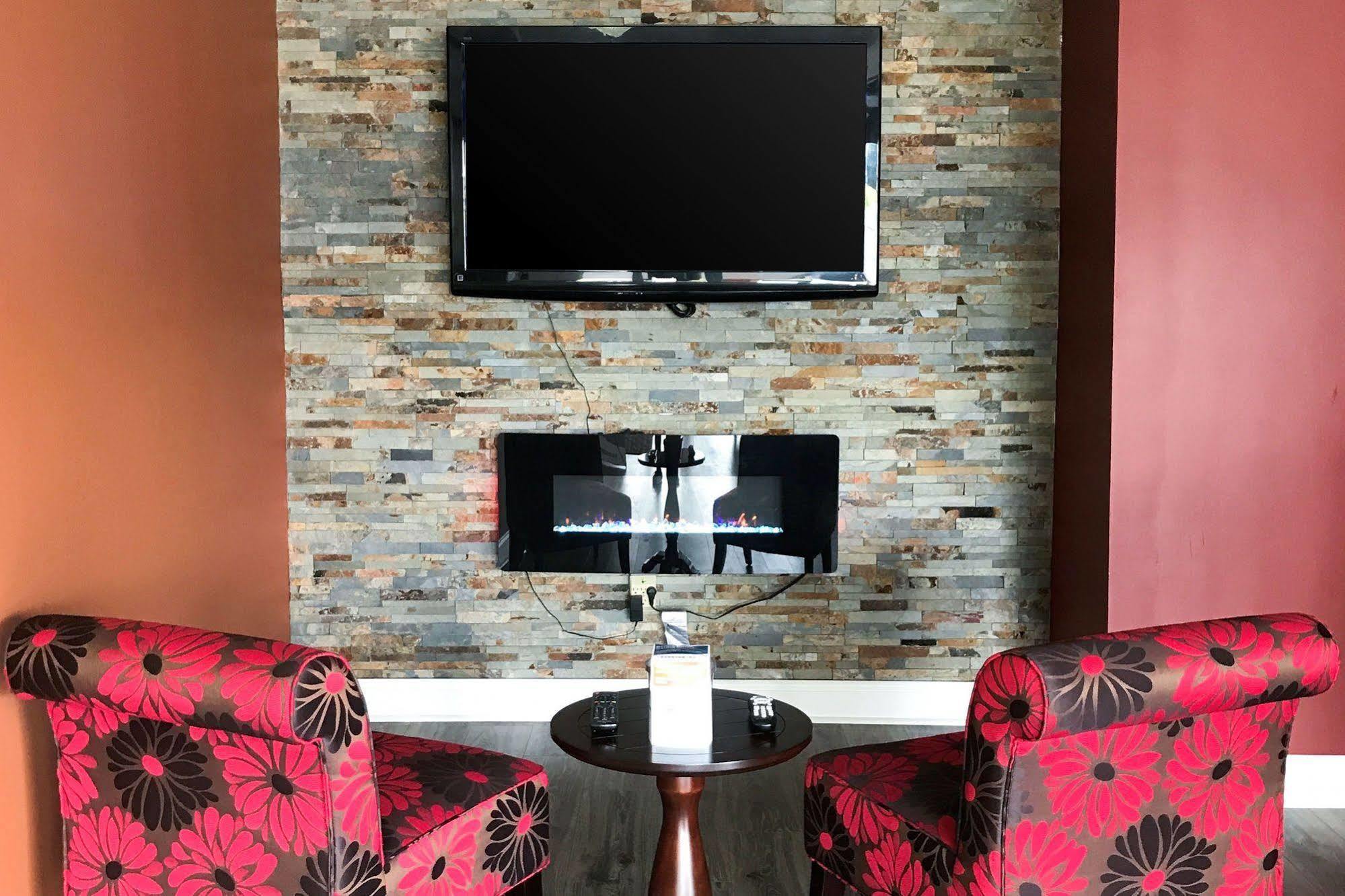 Milan Inn & Suites Bagian luar foto