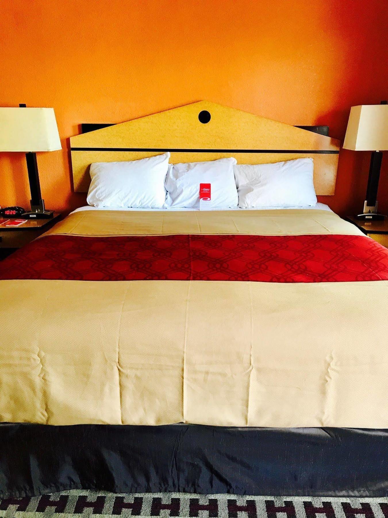 Milan Inn & Suites Bagian luar foto